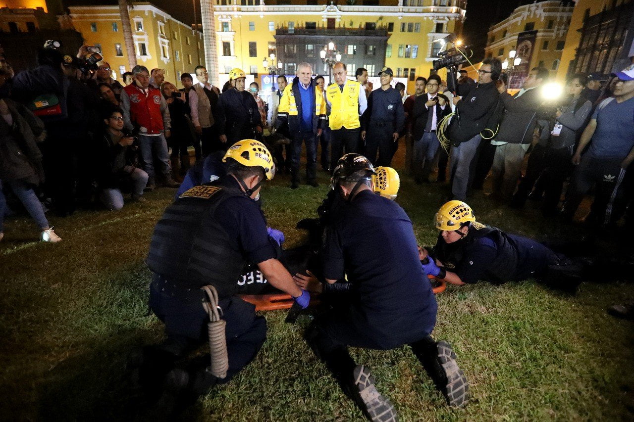 Durante el ejercicio en la Plaza de Armas también participaron la Gerencia de Transportes Urbano, el Ministerio de Salud, el Cuerpo General de Bomberos