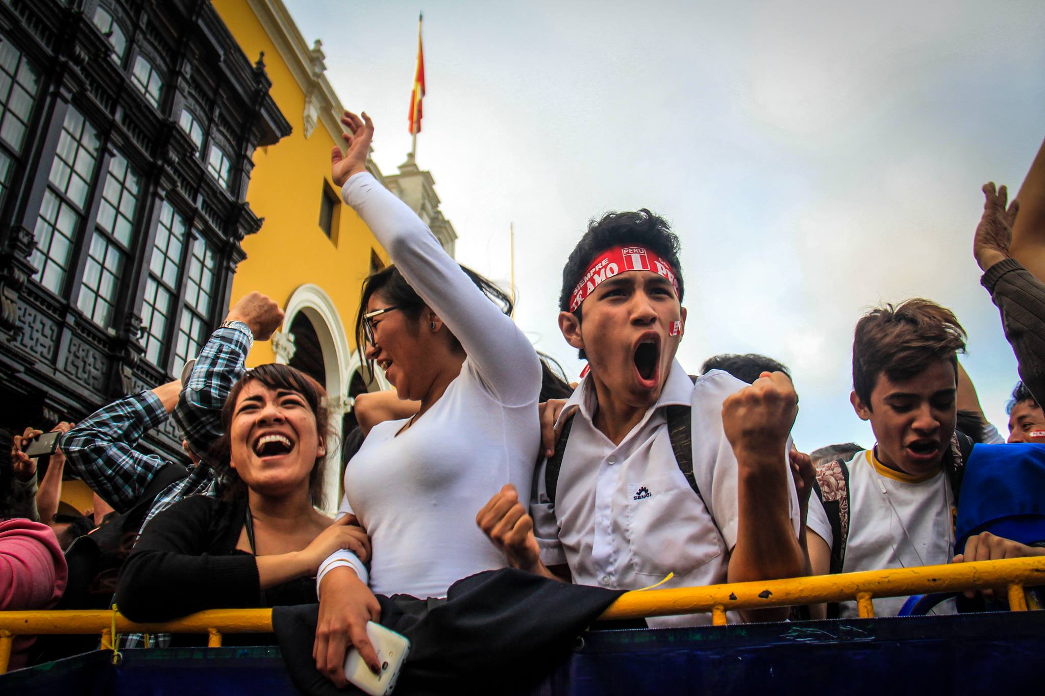 DOS PANTALLAS GIGANTES TRANSMITIRÁN ENCUENTRO ARGENTINA-PERÚ EN PLAZA DE ARMAS