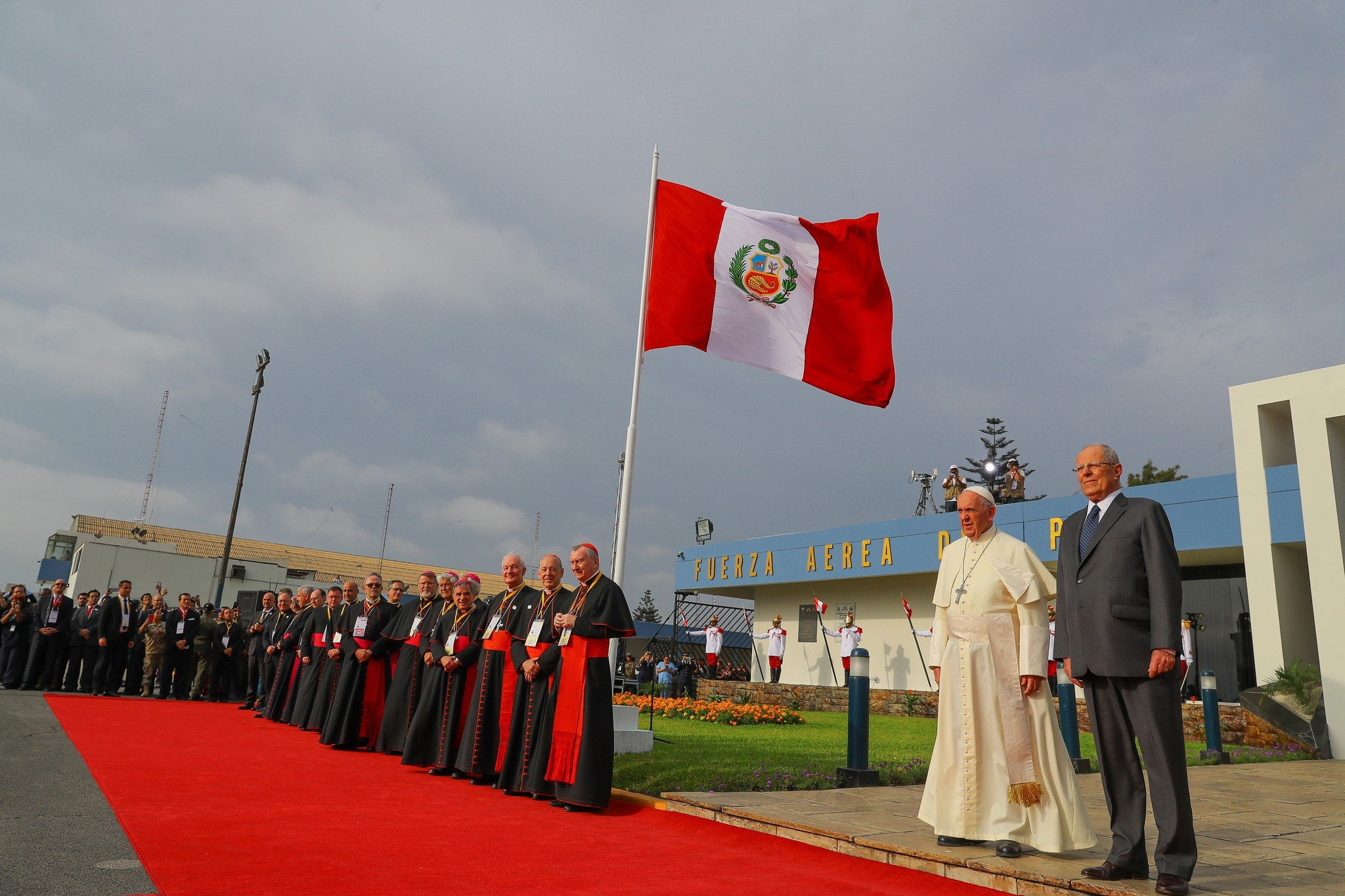 PRESIDENTE KUCZYNSKI: “RECIBIMOS CON ALEGRÍA AL PAPA FRANCISCO, AMIGO DEL PERÚ Y MENSAJERO DE LA PAZ”