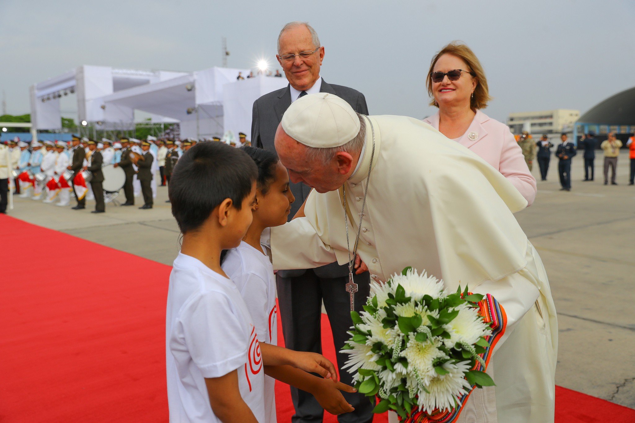 PRESIDENTE KUCZYNSKI: “RECIBIMOS CON ALEGRÍA AL PAPA FRANCISCO, AMIGO DEL PERÚ Y MENSAJERO DE LA PAZ”