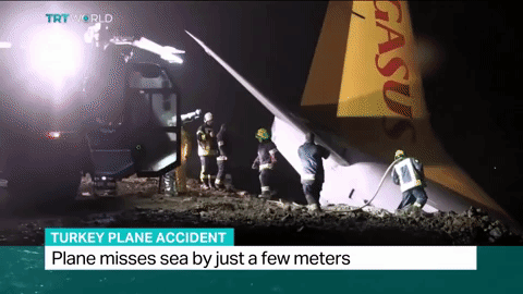 Avión se salva por poco de caer al mar