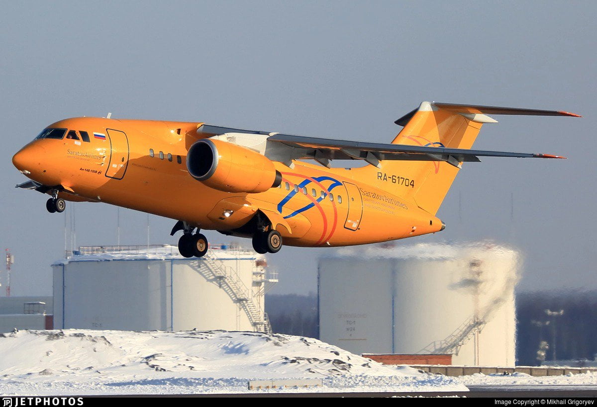 Un avión con 71 personas a bordo se estrella a las afueras de Moscú