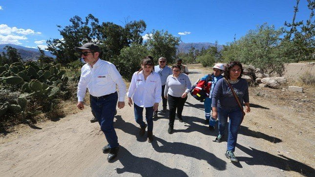 Afectados por intoxicación retornaron a Ayacucho con ministros en avión FAP