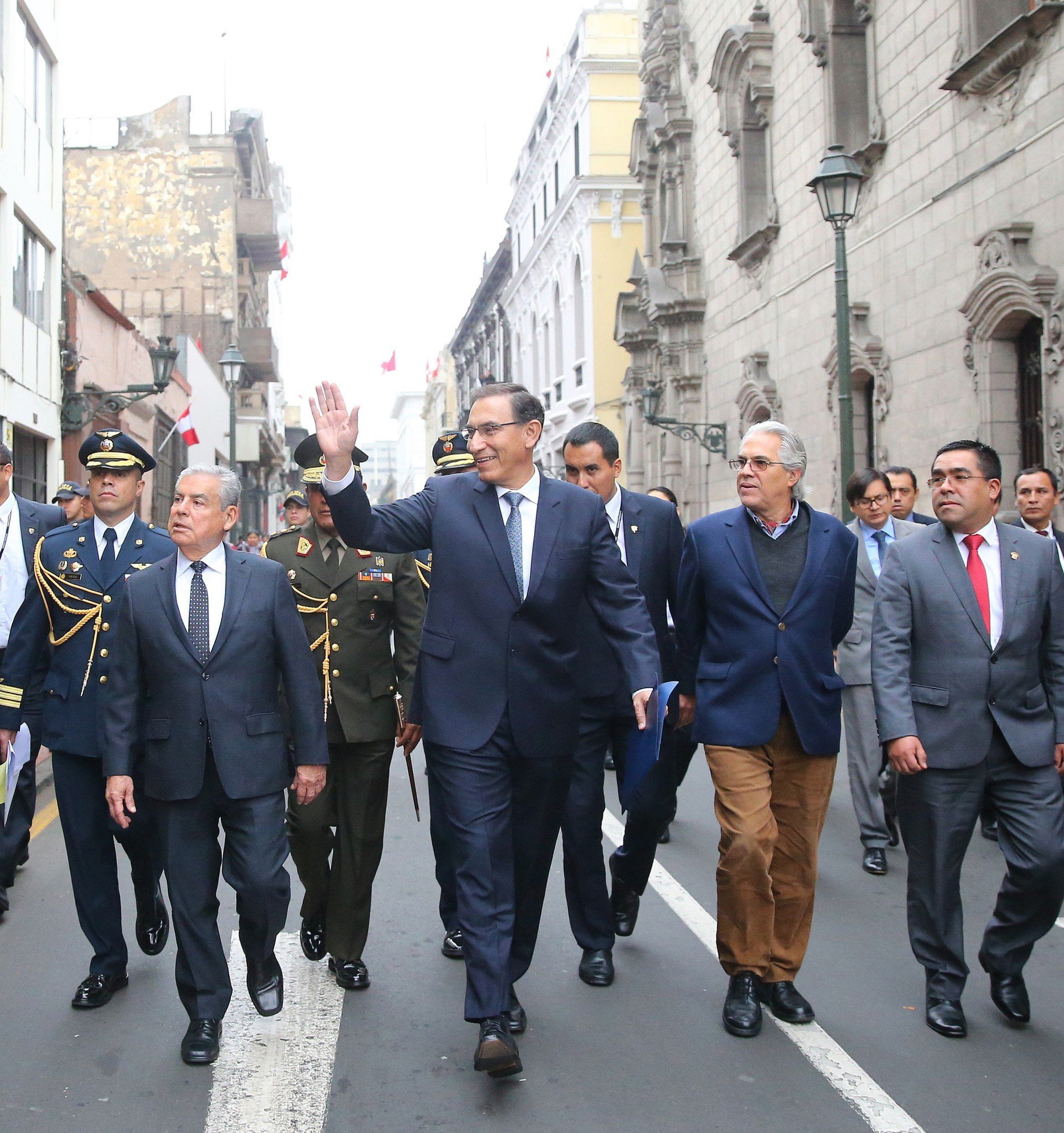 Presidente Martín Vizcarra entregó tres proyectos de reforma al Congreso