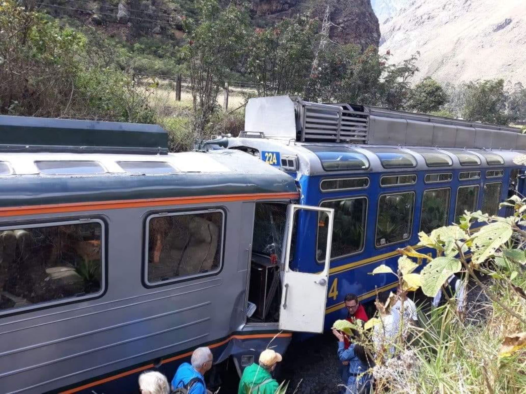 Cusco: al menos 35 heridos tras choque de trenes en Machu Picchu