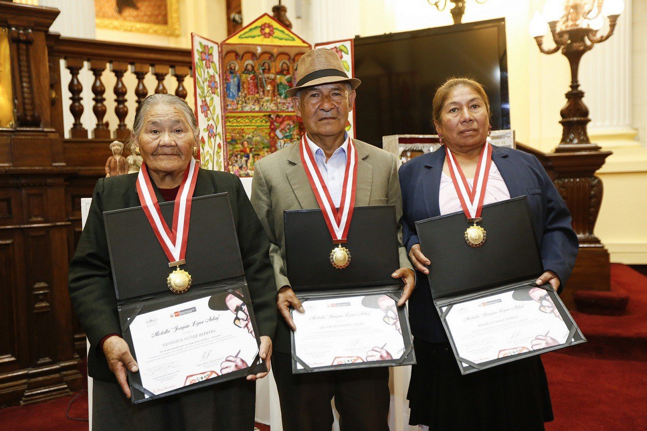Mincetur entregó medalla “Joaquín López Antay” a artesanos de Ayacucho y Cusco