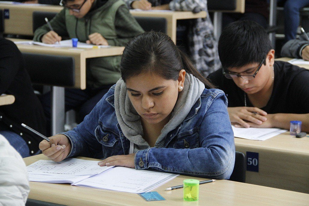 Estado Peruano entregó 2 mil becas para universitarios talento