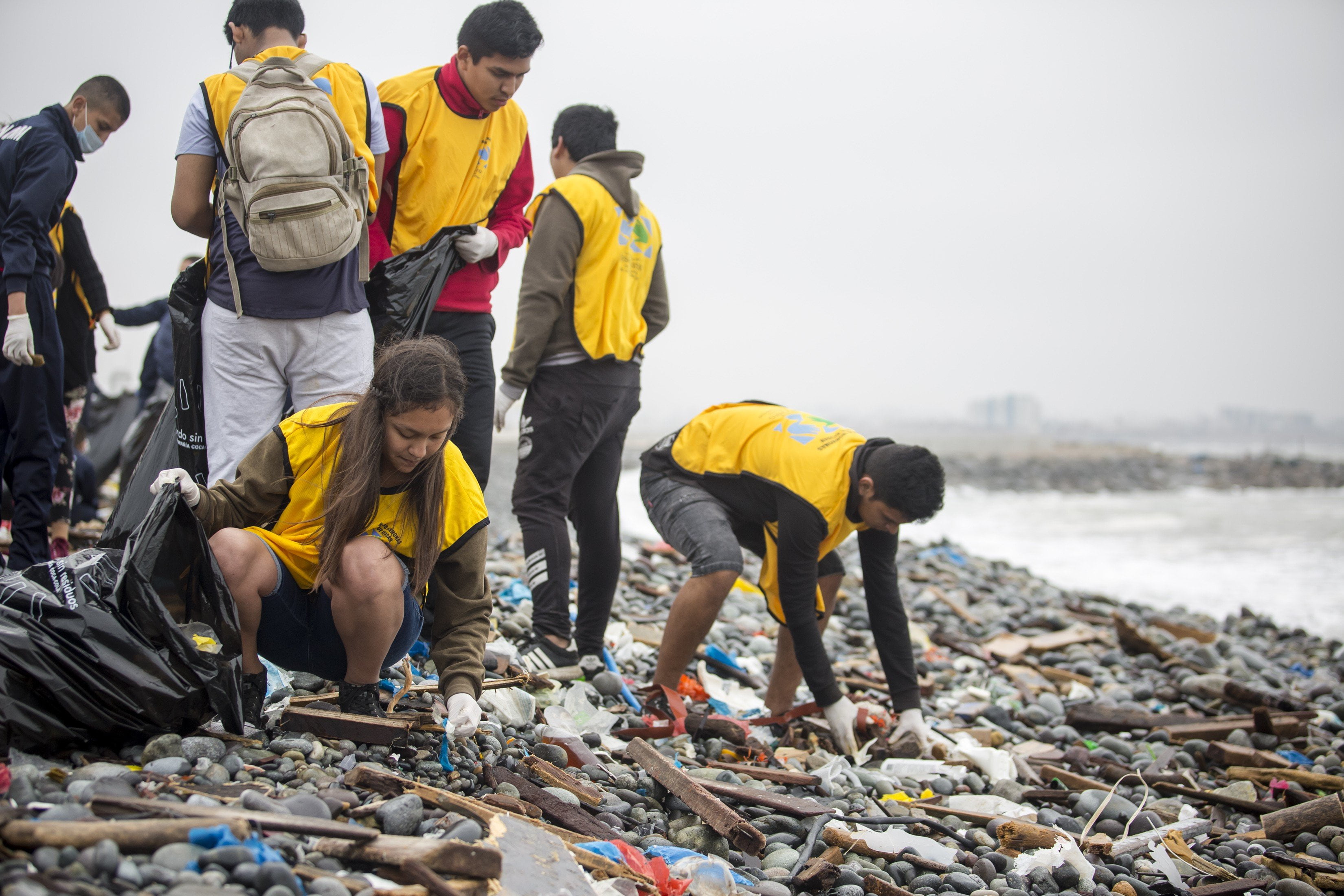 Recolectan más de 23 toneladas de residuos en 5 playas del Perú