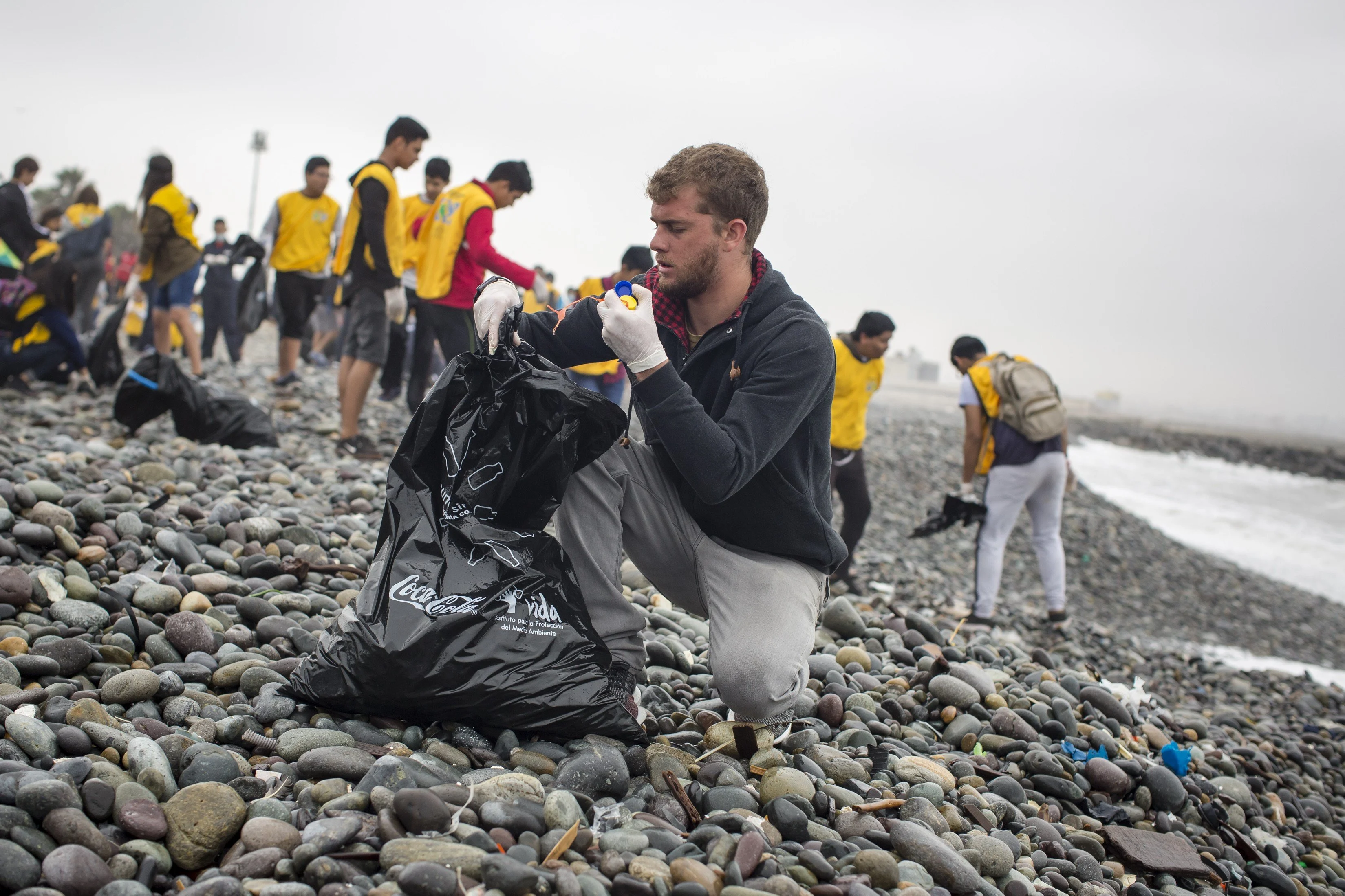 Recolectan más de 23 toneladas de residuos en 5 playas del Perú