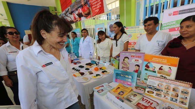 Ministra Silvia Pessah inspeccionó centros de vacunación en Tumbes