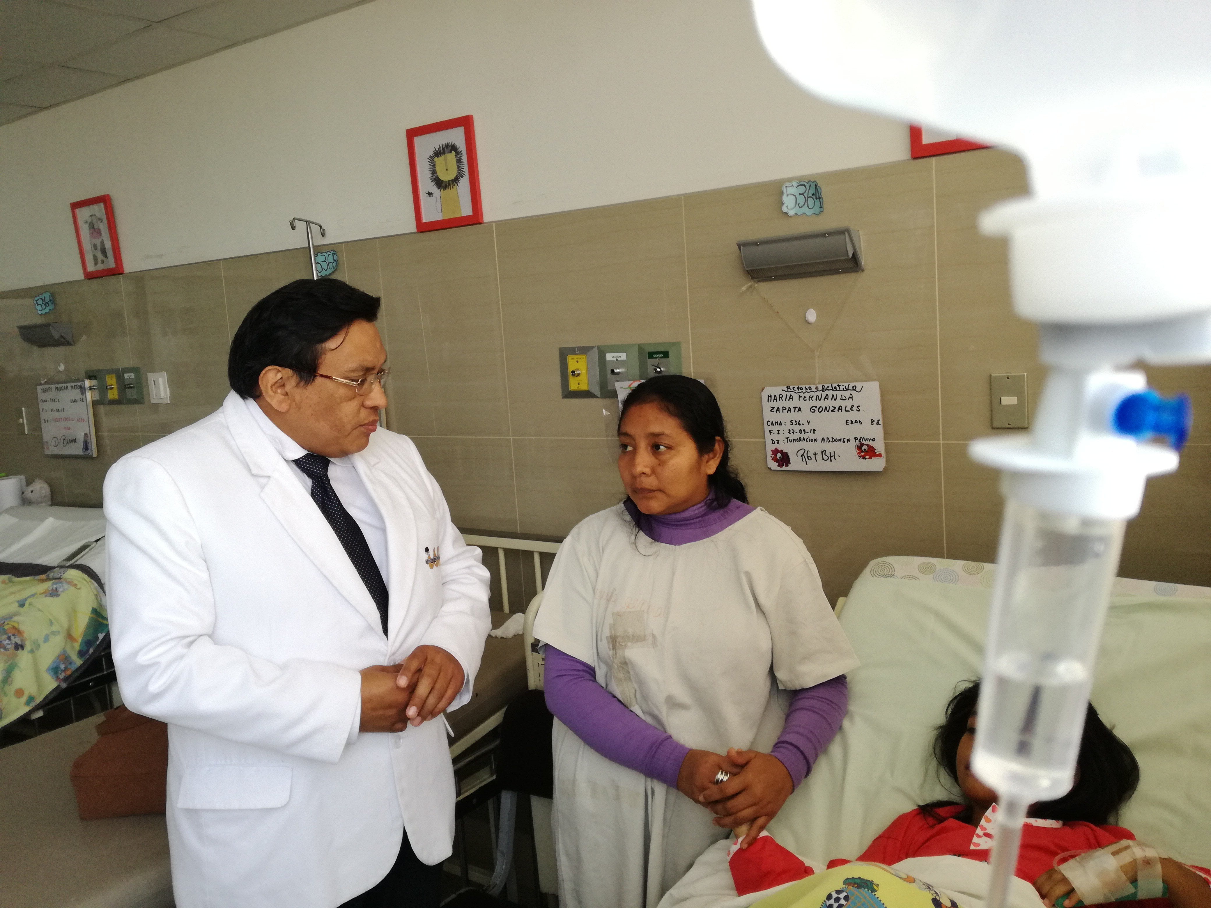 Retiran tumor gigante a niña peruana en hospital del Niño