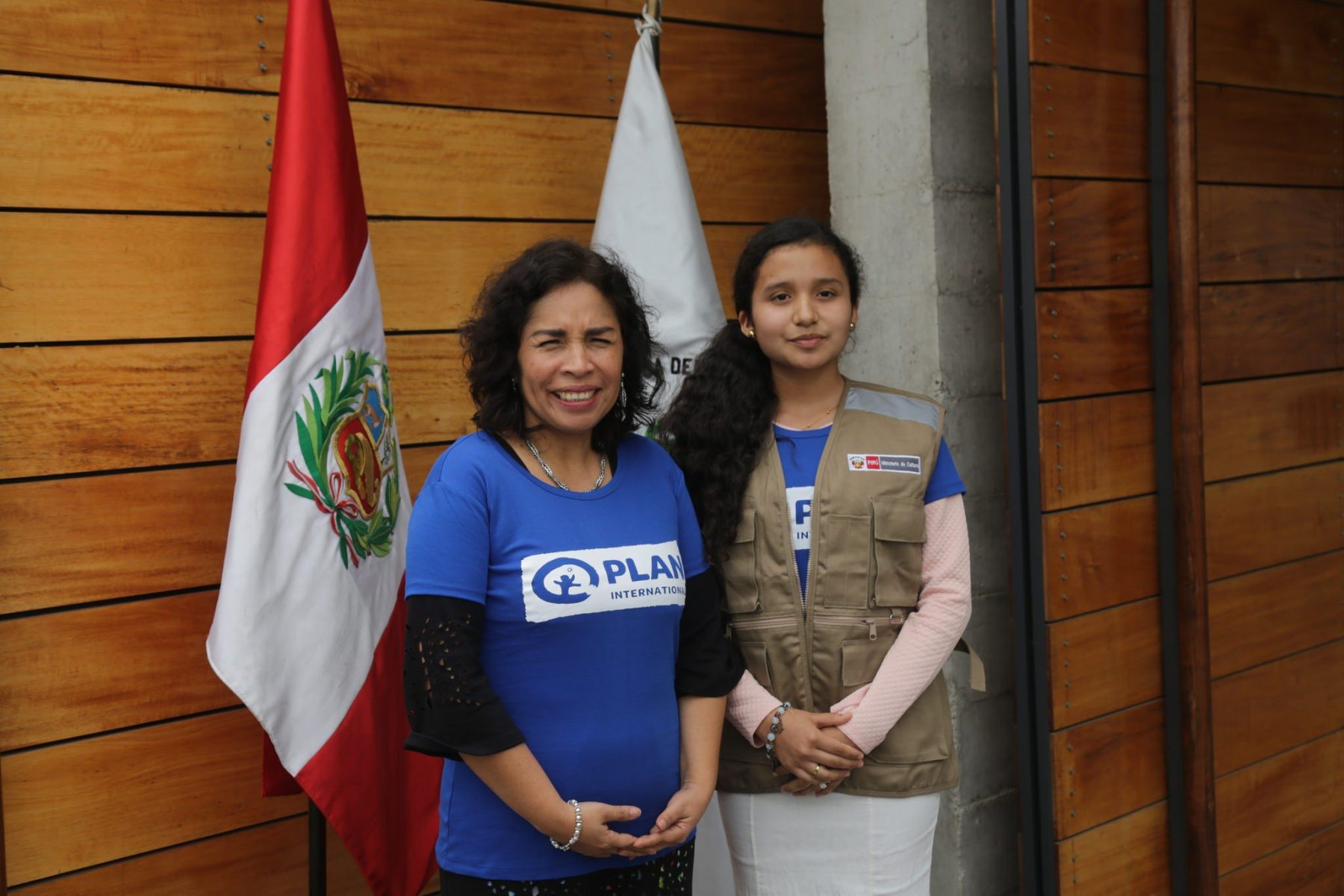 Ministra de Cultura entregó simbólicamente su cargo a niña piurana por un día
