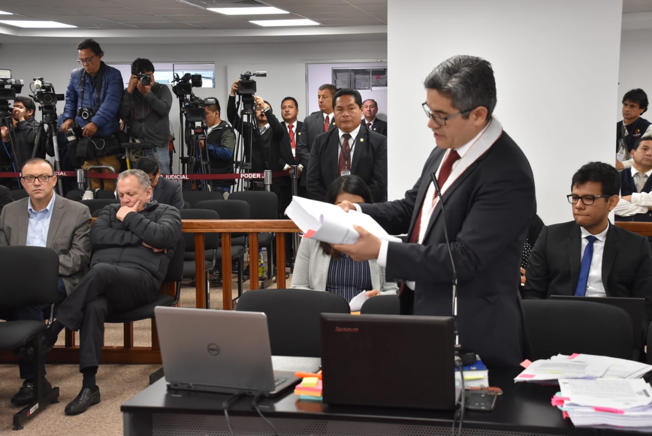 Fiscal José Domingo Pérez ante investigados