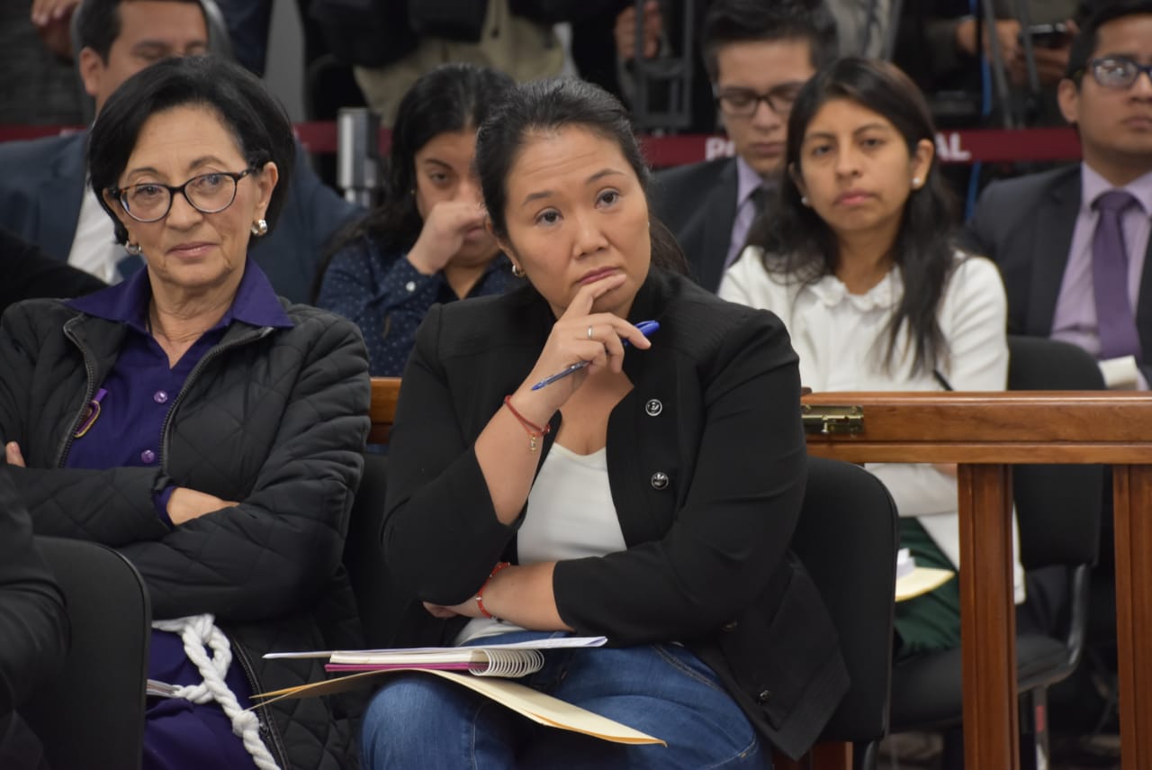 Keiko Fujimori en el juzgado con Ana Herz de Vega