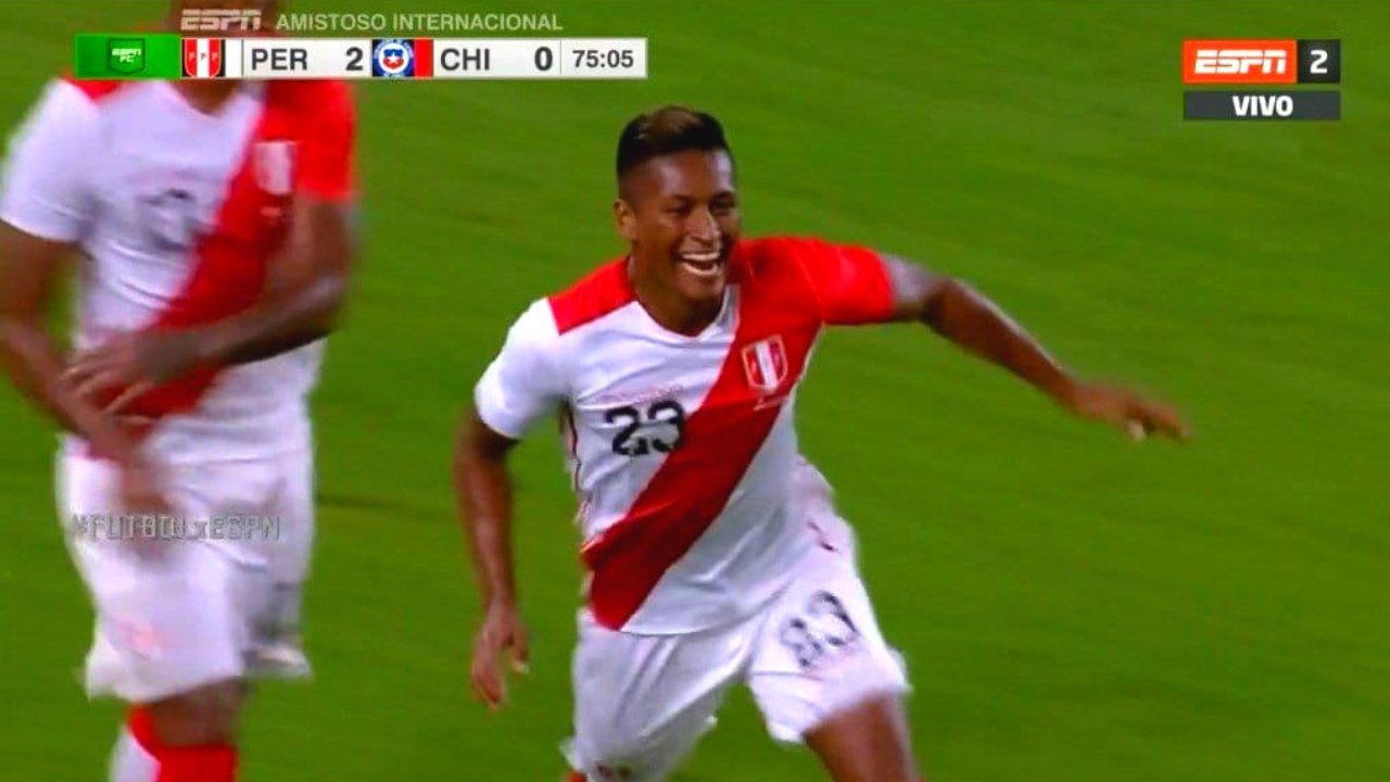 Perú golea a Chile y Pedro Aquino anotó dos golazos