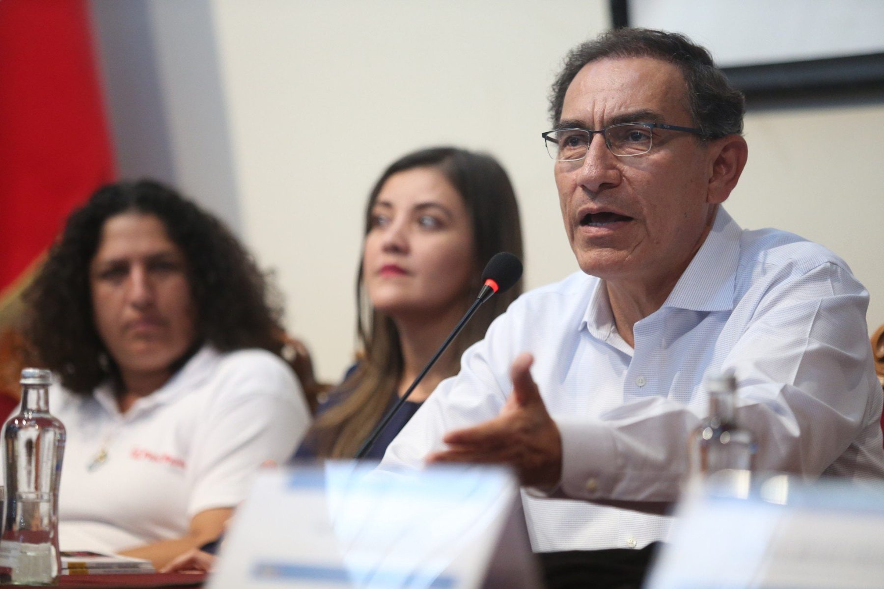 Martín Vizcarra aún no decide si dará salvoconducto a Alan García
