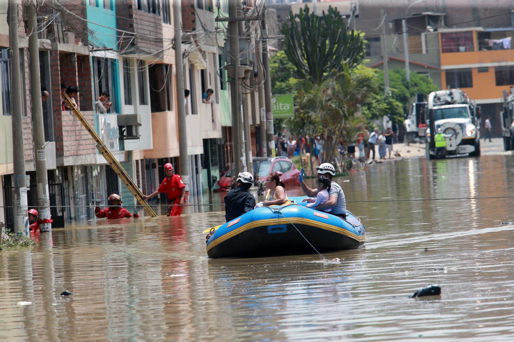 Denunciarán a Sedapal por inundación en San Juan de Lurigancho