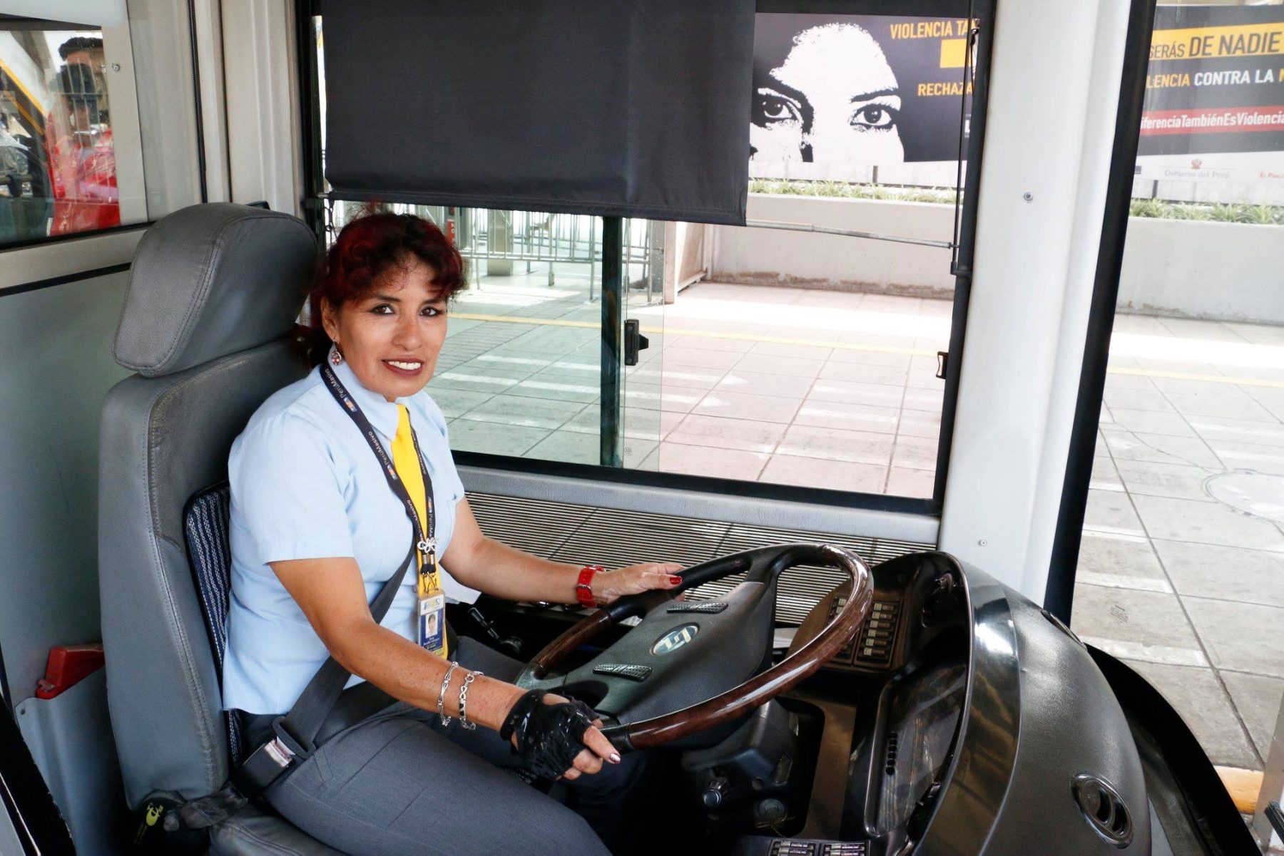 Mujer conductora del Metropolitano