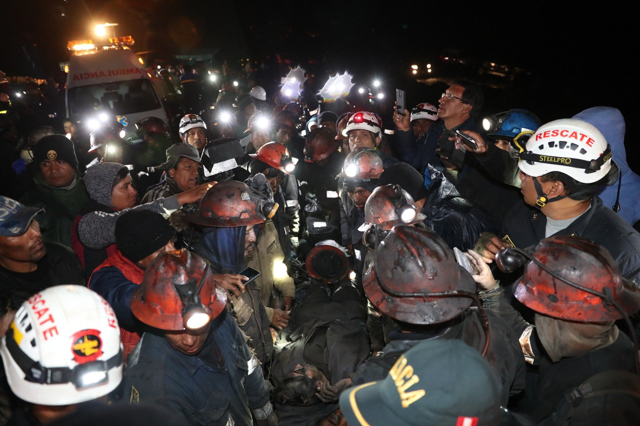 Así fue el rescate con vida de cuatro mineros atrapados en Oyón