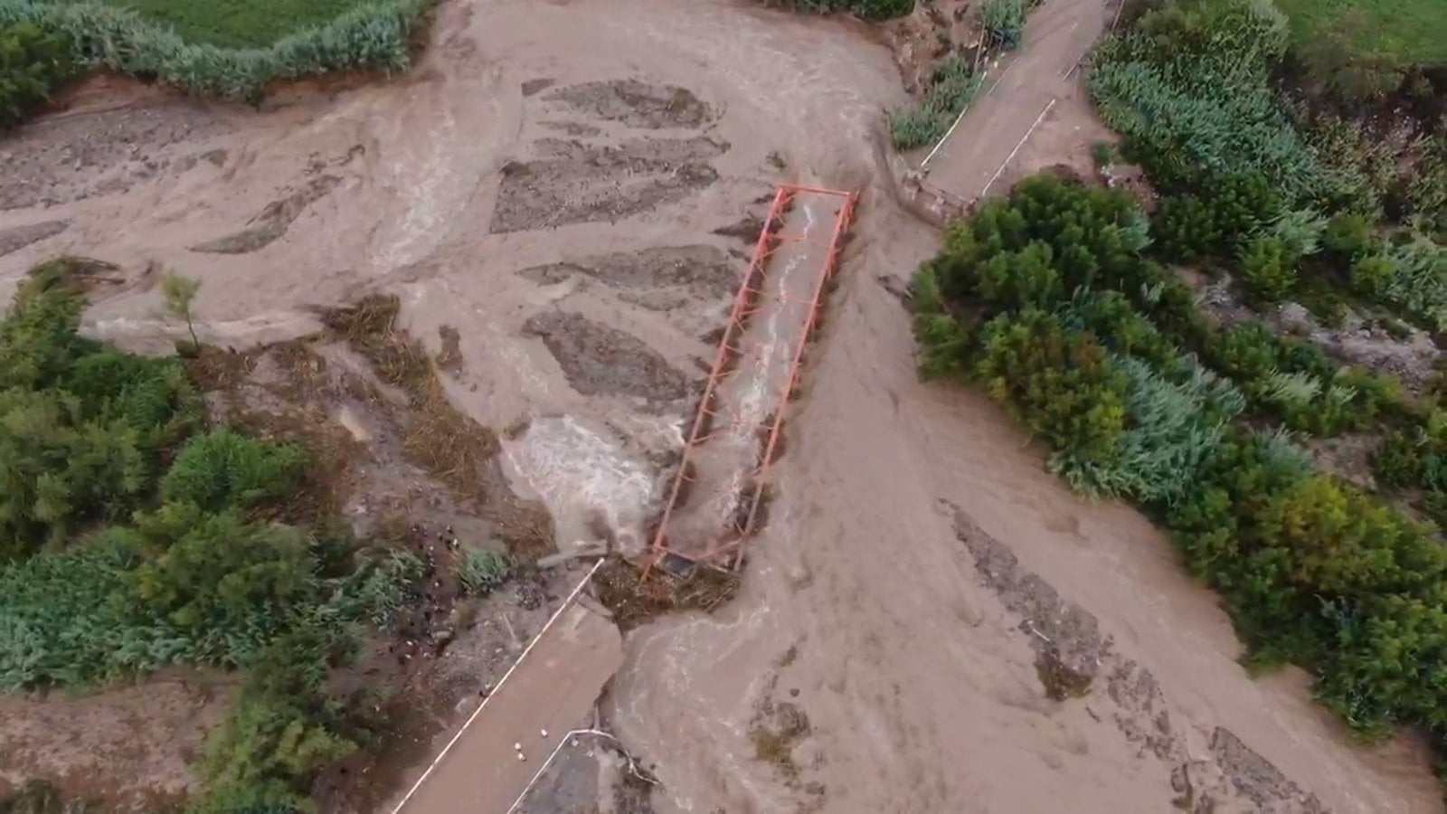 Impactante video desde el aire del colapso del puente Montalvo