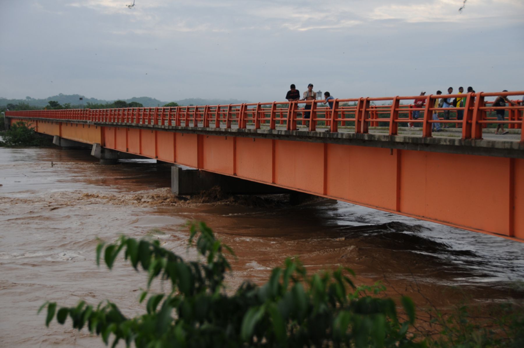 Alerta roja por crecida del caudal del río Tumbes y posible desborde