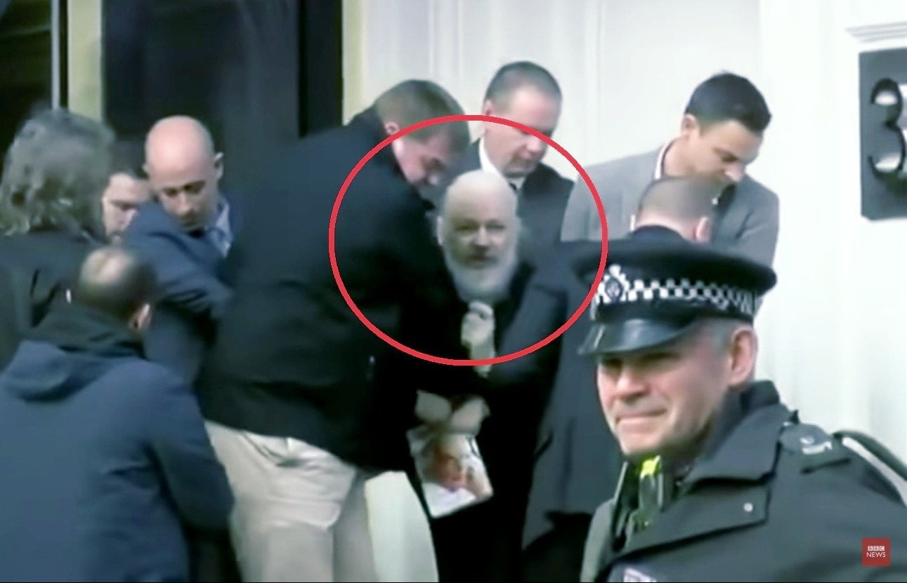 Así fue la detención Julian Assange en la Embajada de Ecuador en Londres
