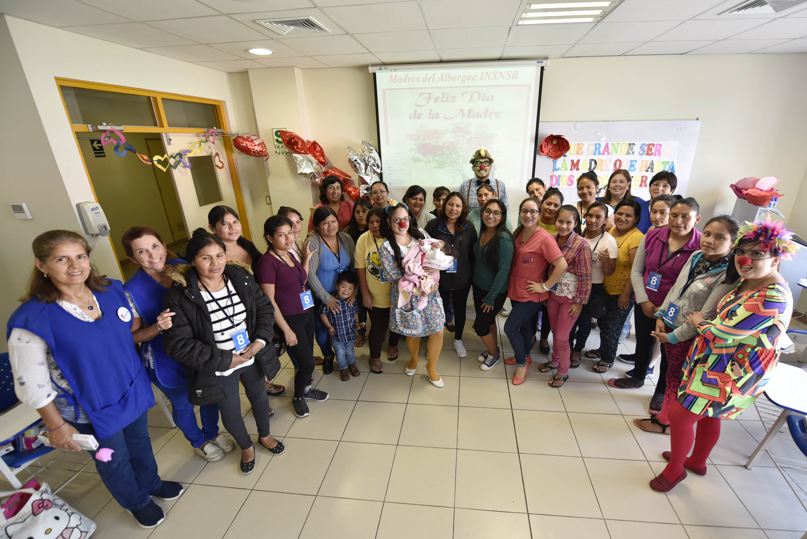 Feliz día a las madres de los pacientes del Instituto de Salud del Niño