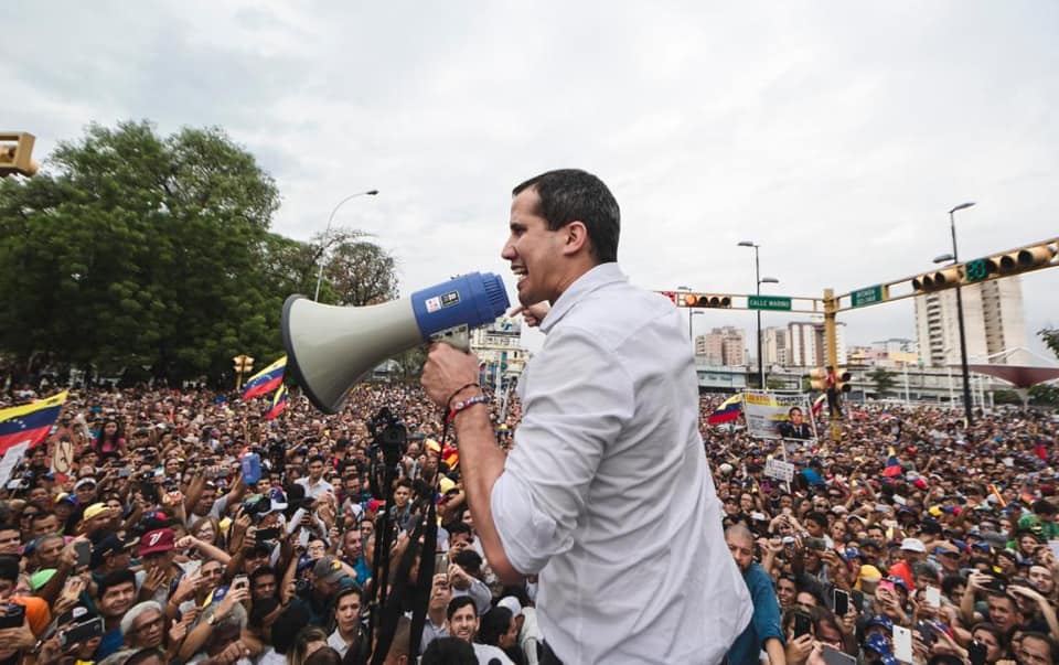Venezolanos marchan a carteles para rechazar apoyo a Nicolás Maduro