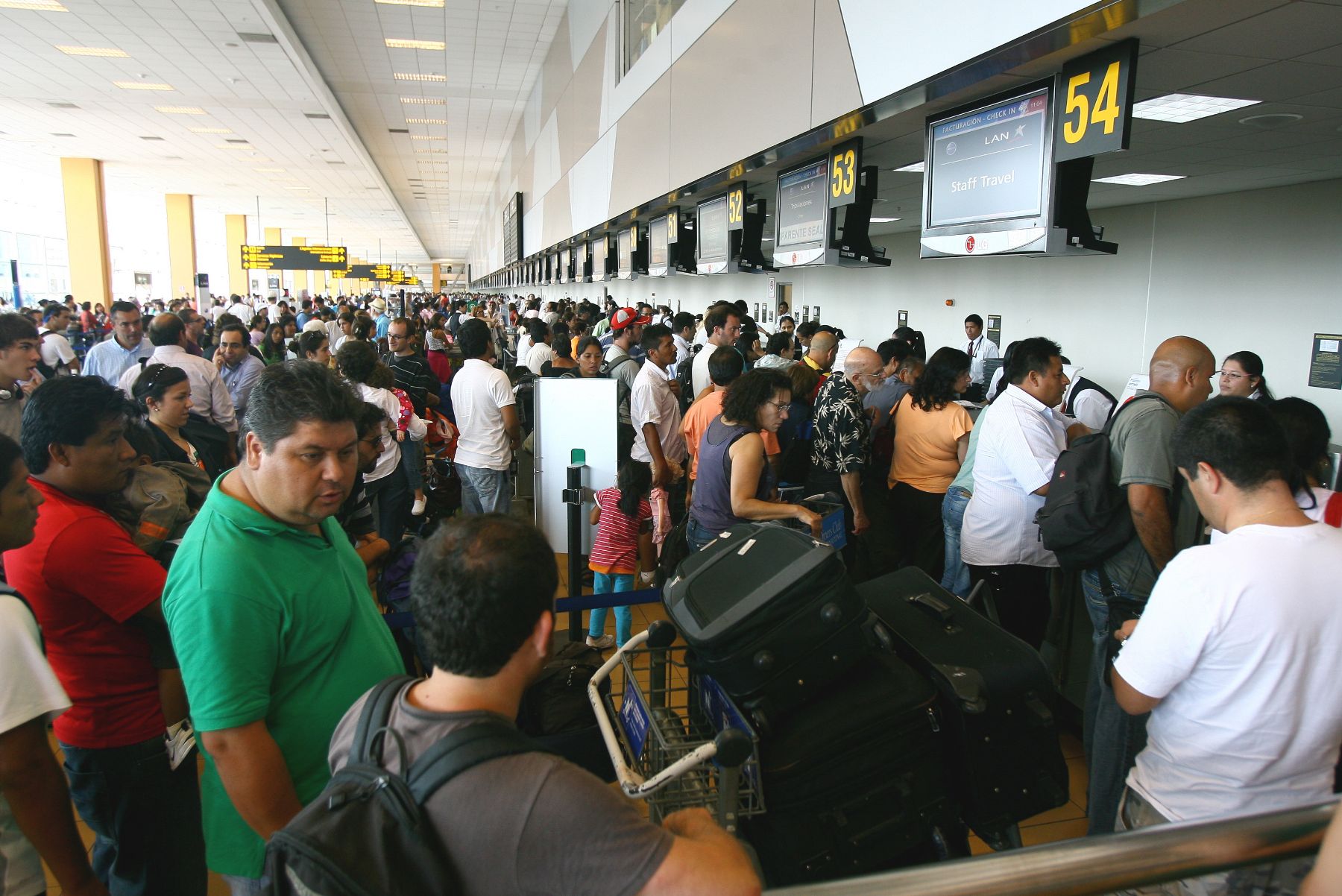 Migraciones: 80 mil peruanos viajaron sin visa a Europa en 2019
