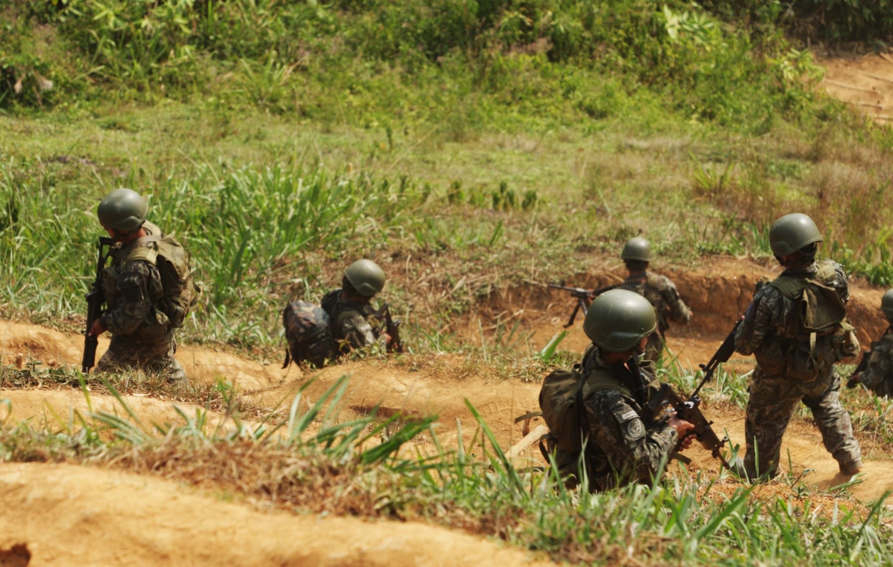 Soldados en operativo contra el narcoterrorismo