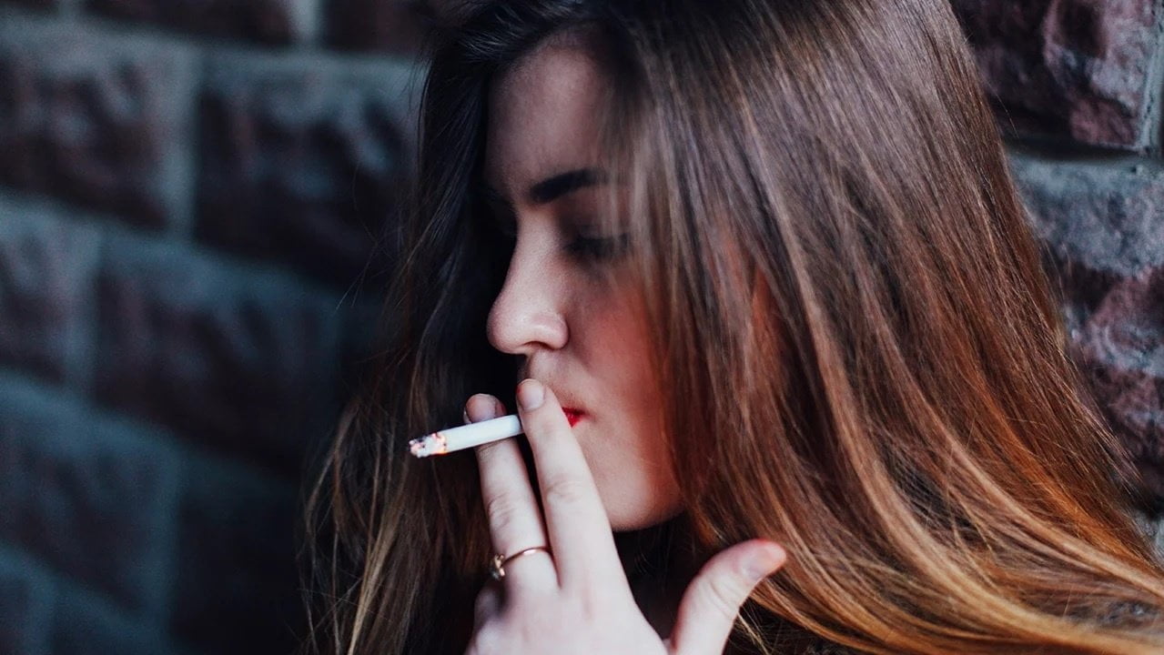 Consumo de tabaco en mujeres aumenta riesgo de cáncer
