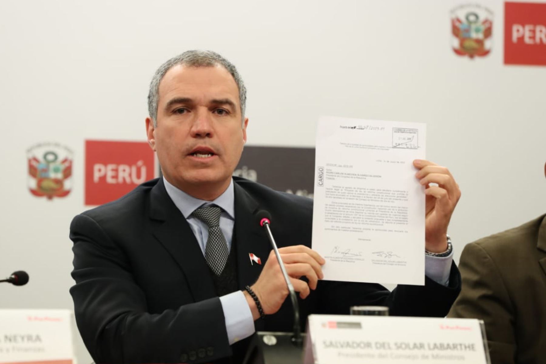 Salvador del Solar presenta proyecto de ley de adelanto de elecciones al 2020