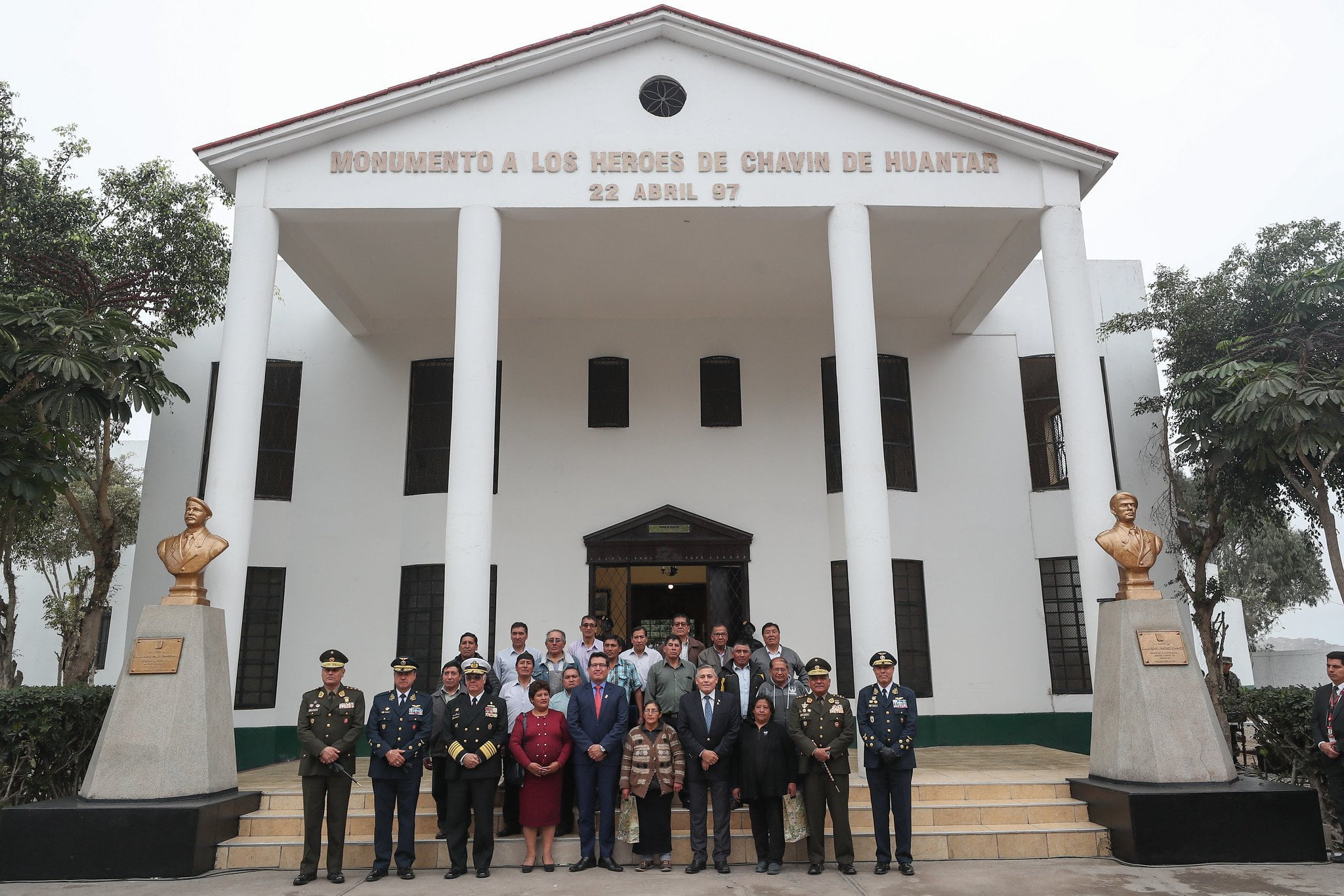 Mineros de operación Chavín de Huantar marchan en desfile Cívico Militar