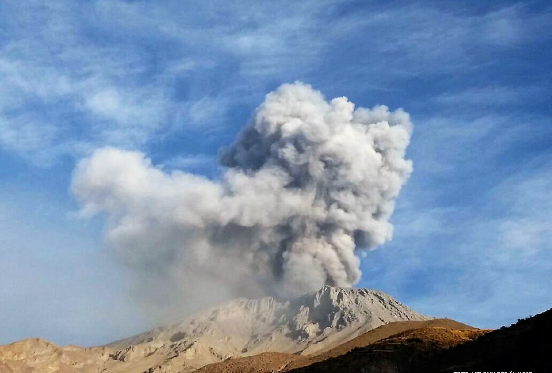 Cuerpo de lava en cráter del volcán Ubinas detectó Ingemmet