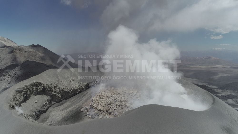 Desplazamiento de lava en volcán Sabancaya