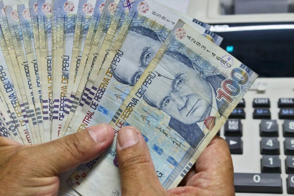 Dinero en efectivo en Perú
