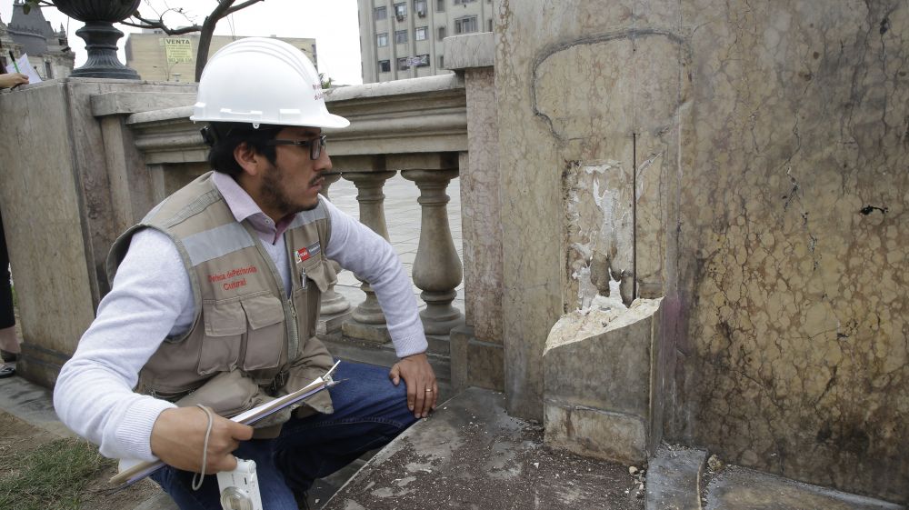 Roban piezas de mármol en Centro Histórico de Lima y Cultura reacciona