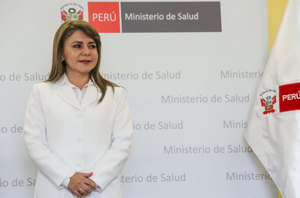 Nueva ministra de Salud Elizabeth Hinostroza asumió hoy su cargo