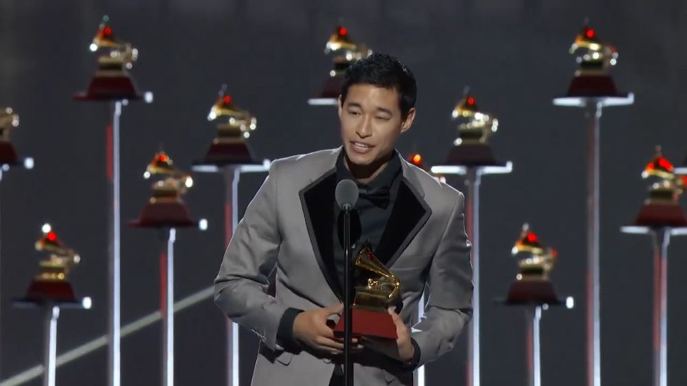 Peruano Tony Succar recibió así Latin Grammy a mejor álbum de salsa