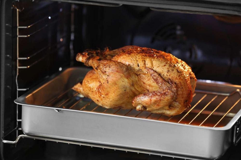Evitar punzar, inyectar, abrir el horno y voltear al pavo