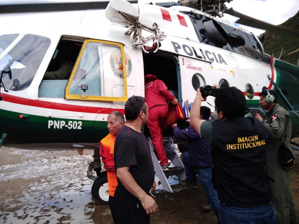 Helicóptero de la policía rescató a mujer embarazada damnificada por lluvias