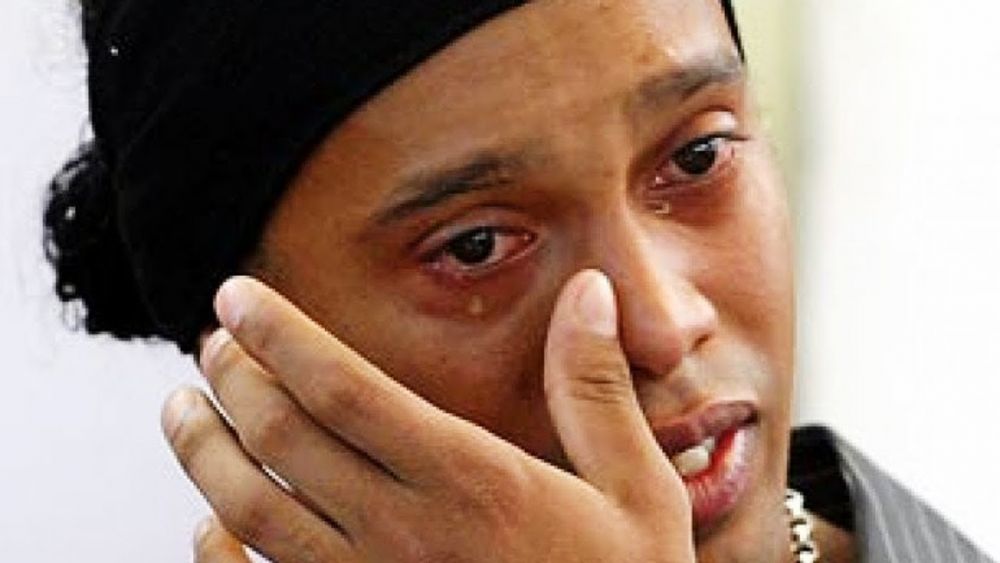 Ordenan detención contra Ronaldinho en Paraguay