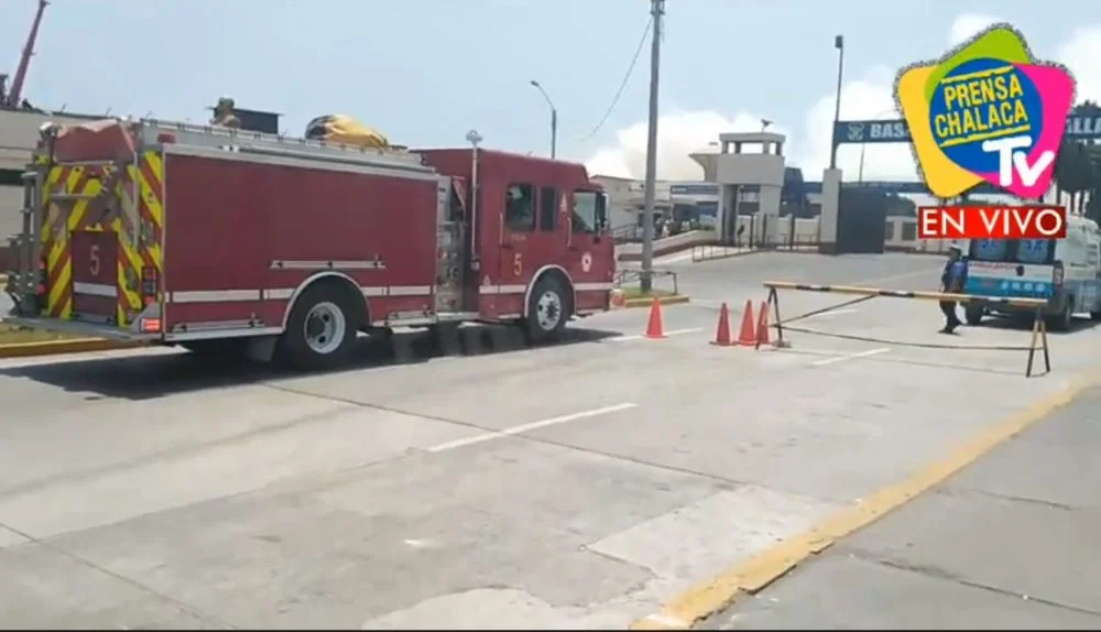 Gran incendio se registra en la Base Naval de Callao