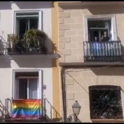 Cumbia peruana desde los balcones de la ciudad Madrid durante cuarentena