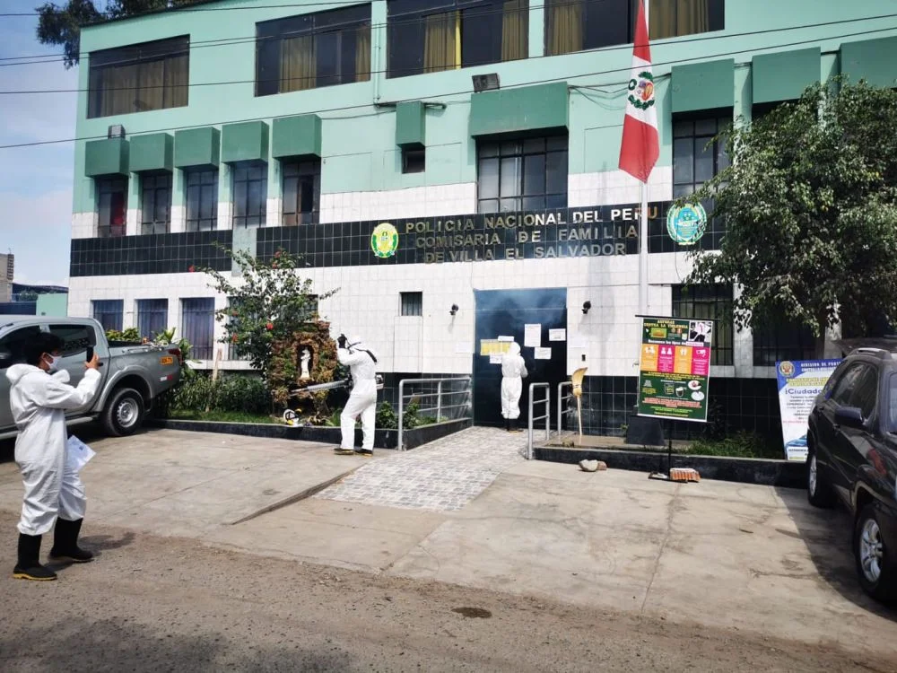 Villa El Salvador: Policía instala cámara de desinfección contra el Covid 19 en comisaría