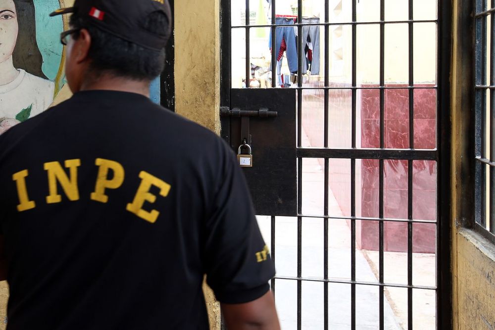 Gerson Villar renunció a la presidencia del INPE tras situación crítica en penales