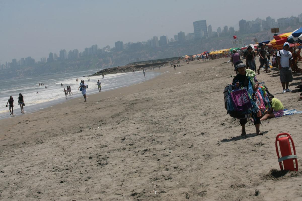 Poca gente en la playa