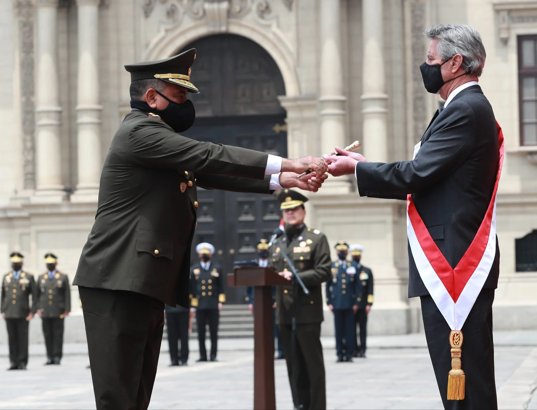 Francisco Sagasti fue reconocido como Jefe Supremo de las Fuerzas Armadas y Policía Nacional