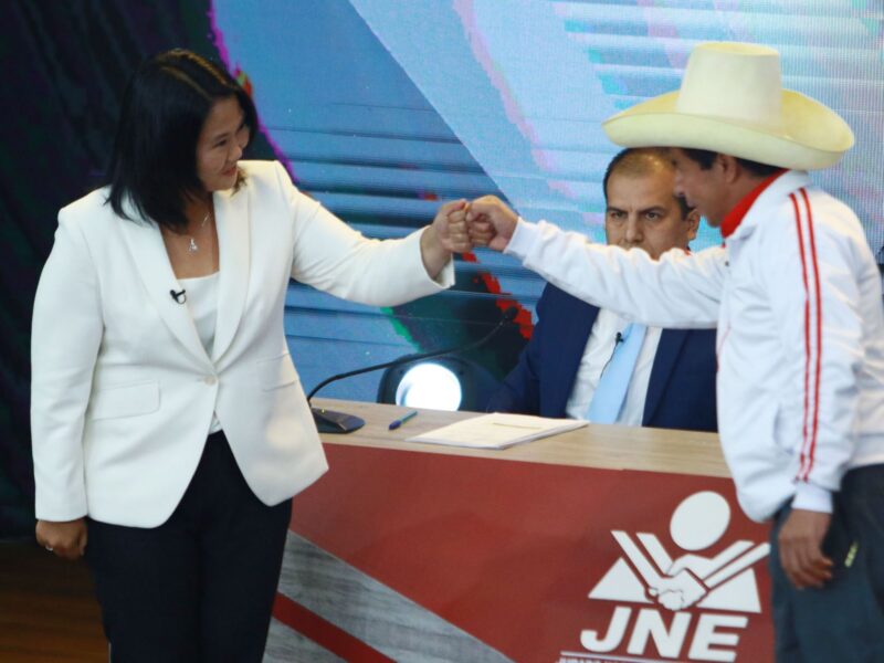 Pedro Castillo y Keiko Fujimori al finalizar el debate presidencial