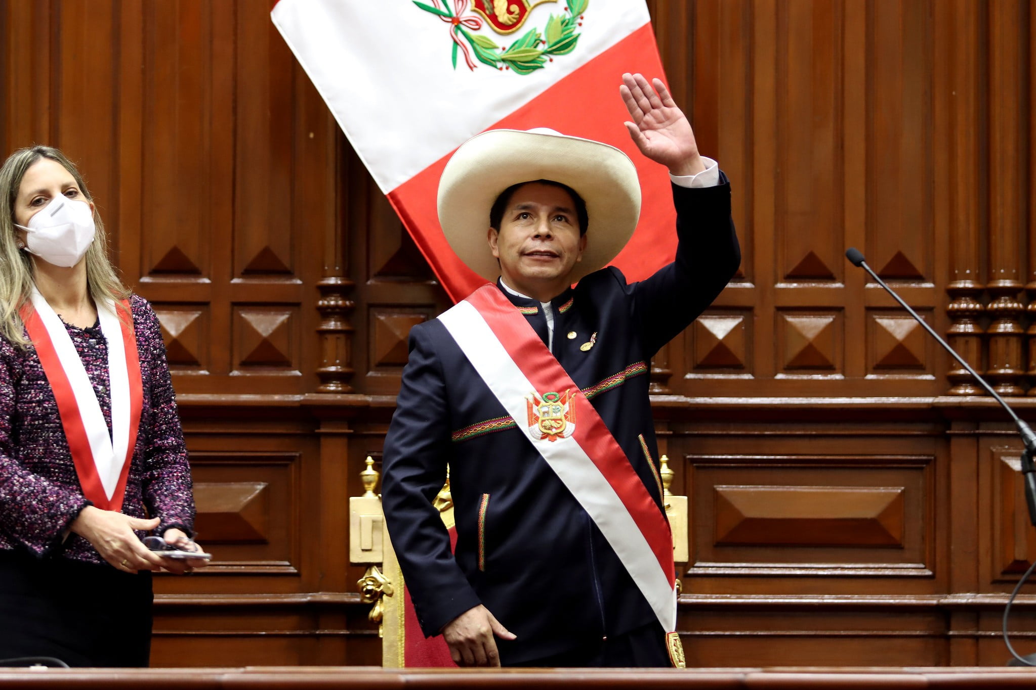 Pedro Castillo jura y se convierte en el presidente del Bicentenario